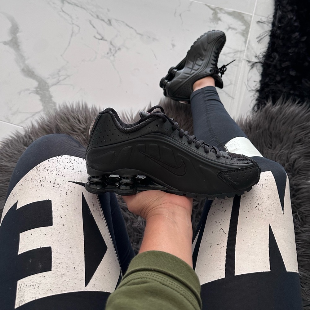 Nike Shox R4 - Picture 3 of 13